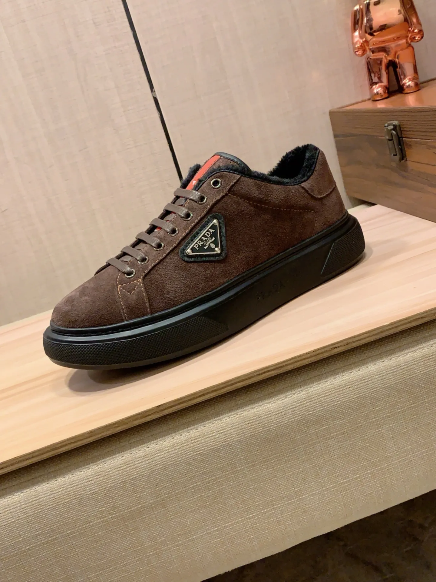Warm new model: Factory price: 460💰💰🎩🎩[Lightning][Lightning] "Prada Men's Shoes💰pRADA*" The latest and most popular casual shoes, top brand [seduce] luxury~purchase, top~quality. [Strong] The upper is made of imported breathable anti-wear material ➕ Breathable simulated fur feet (•) with fine workmanship. The original stylish and stylish soft rubber wear-resistant and non-slip outsole is light and comfortable on the feet. The real thing looks better when photographed in person. 0186: code: 38-44, 4️⃣ colors selected